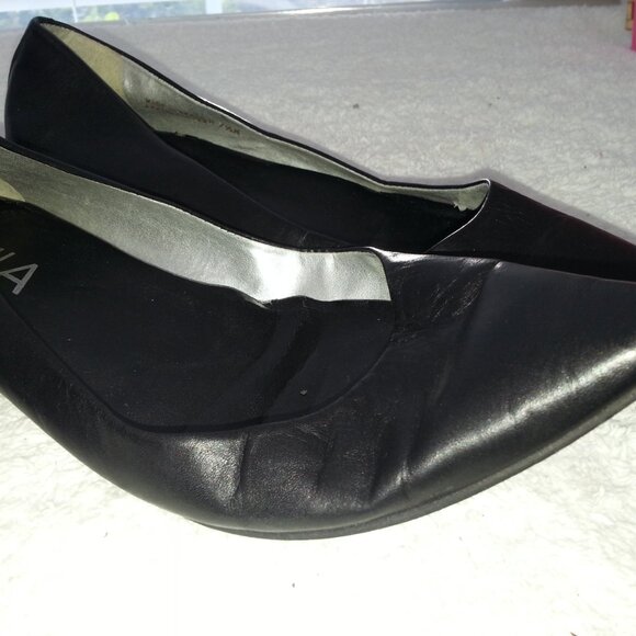 MIA Vintage Matte Black Pointy Toe Ballet Flats Worn - Picture 2 of 7
